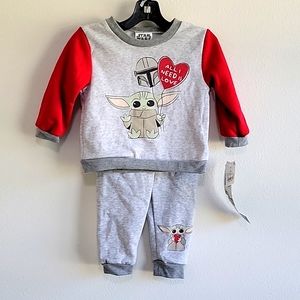 [*3 Items For $20 In Bundle*]Baby Yoda Sweatshirt & Sweatpants Outfit 18m